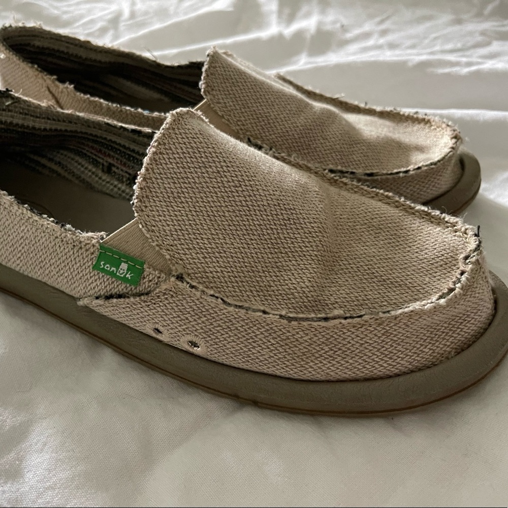 Sanuk Slip on shoes Sz 9